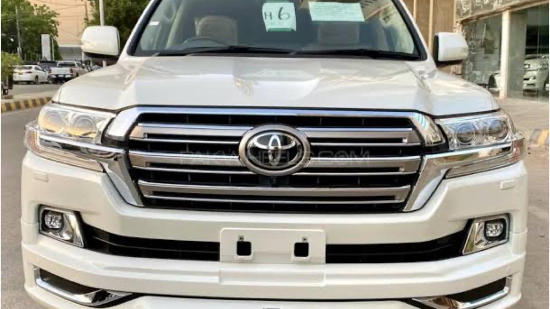 Toyota Land Cruiser V8 2024