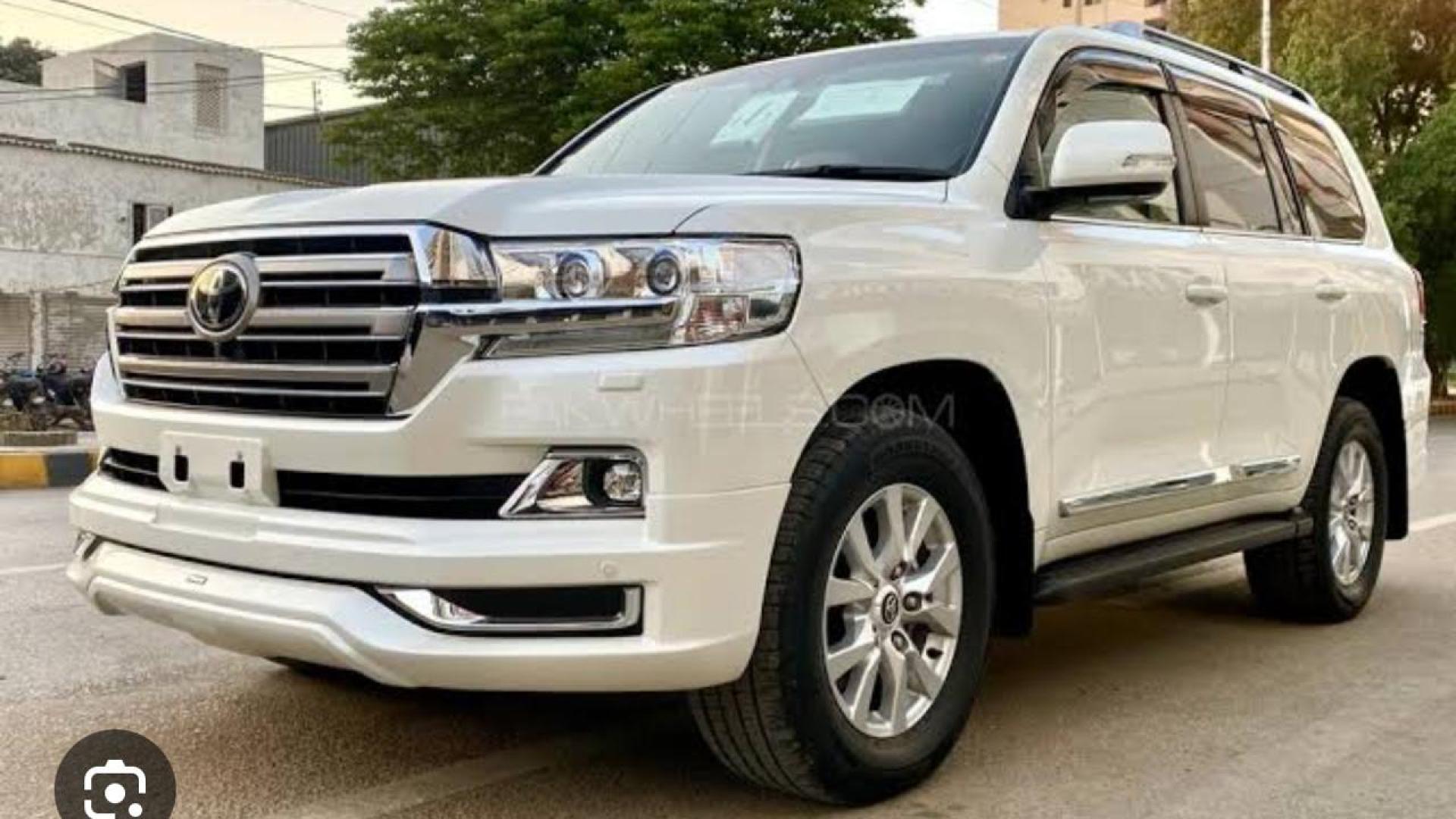 Toyota Land Cruiser V8 2024