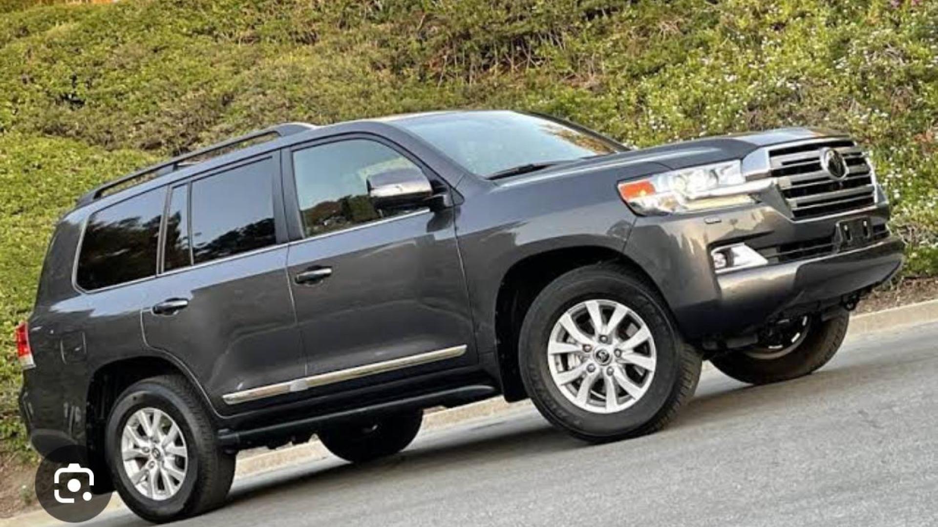 Toyota Land Cruiser V8 2024