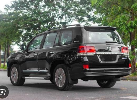 Toyota Land Cruiser V8 2024