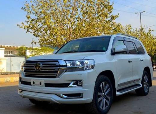 Toyota Land Cruiser V8 2024