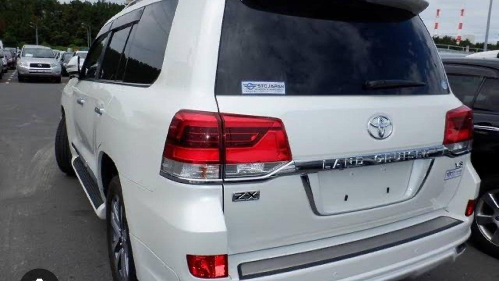 Toyota Land Cruiser V8 2024