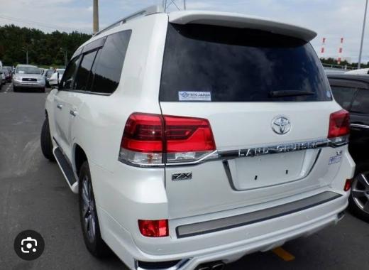 Toyota Land Cruiser V8 2024